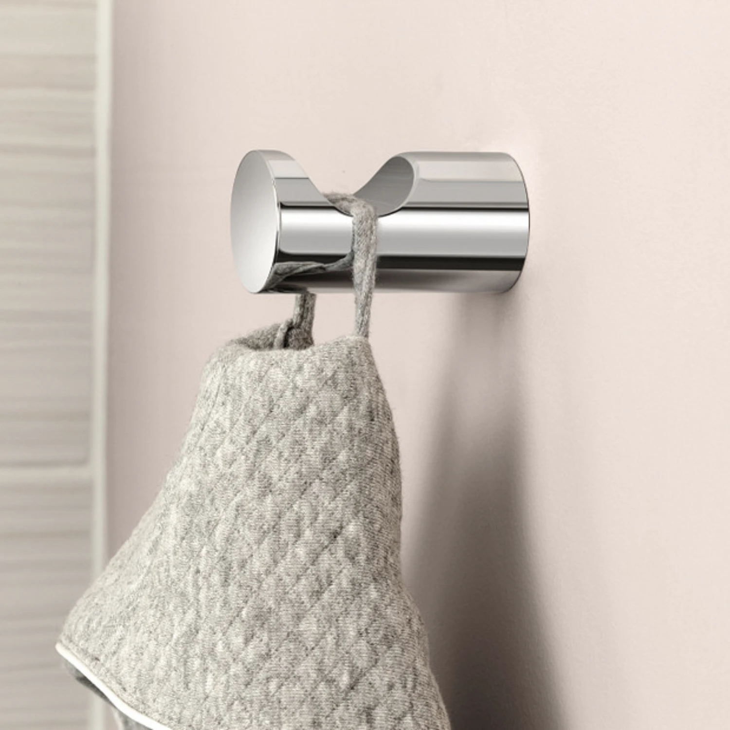 moen-percha-sencilla-aling-cromada-U-30-AA-YB0403CH-ambientada-01
