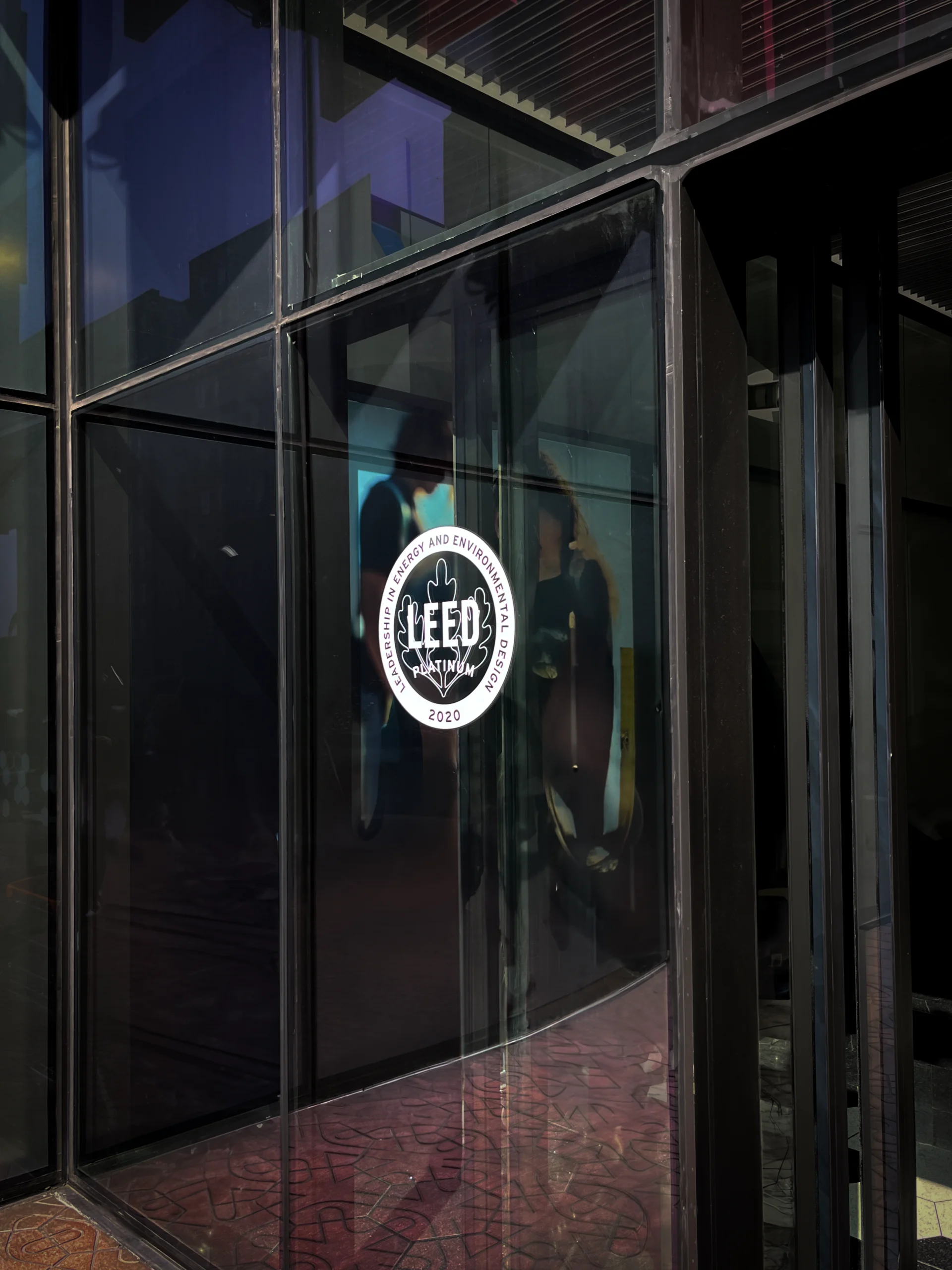 Cine Viziona en El Edén: redefiniendo la experiencia del cine en Bogotá 2 1 scaled