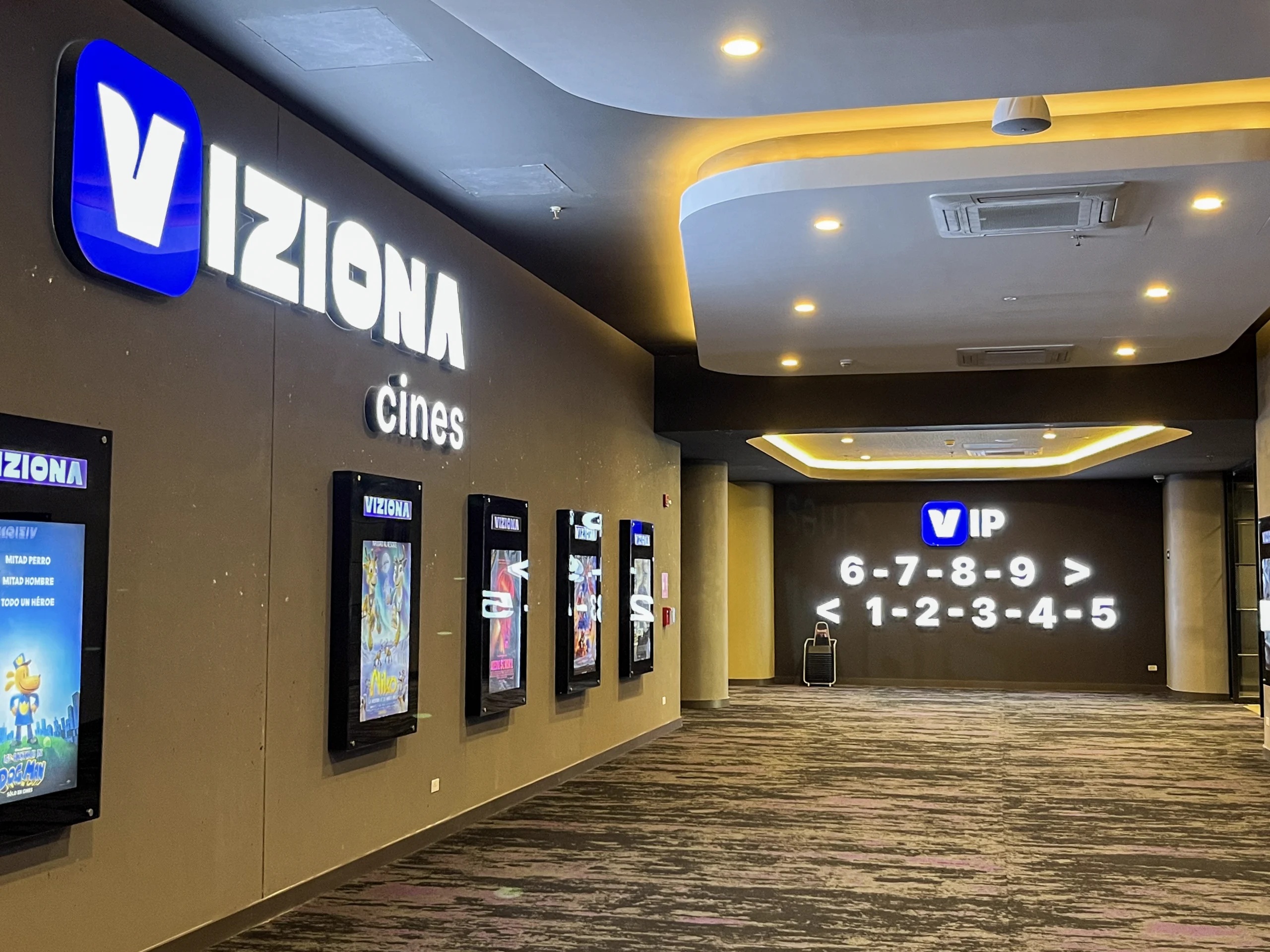 Cine Viziona en El Edén: redefiniendo la experiencia del cine en Bogotá 4 1 scaled