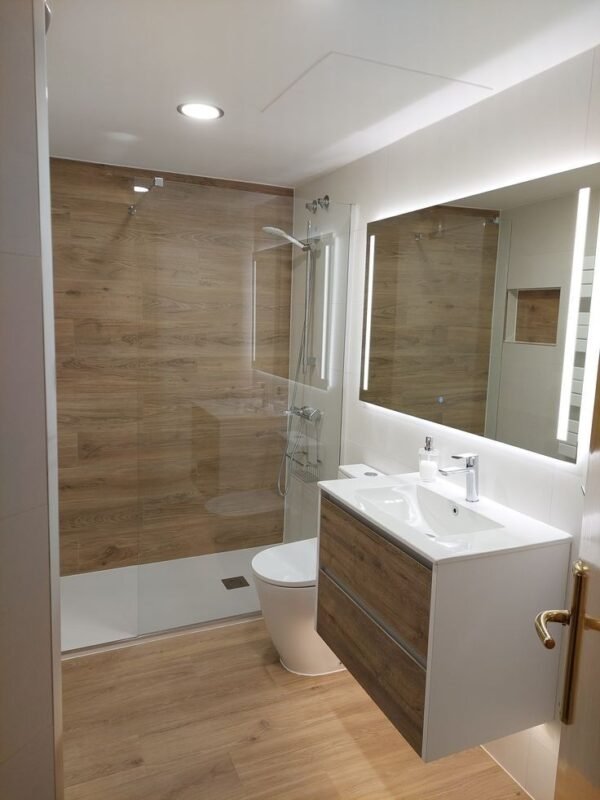 Remodelaciones con propósito: tendencias de baño para 2026 1764880195392